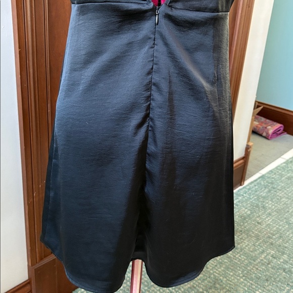 Forever 21 black dress lingerie mini
Open back spaghetti strap V-neck
Size M - Picture 12 of 13